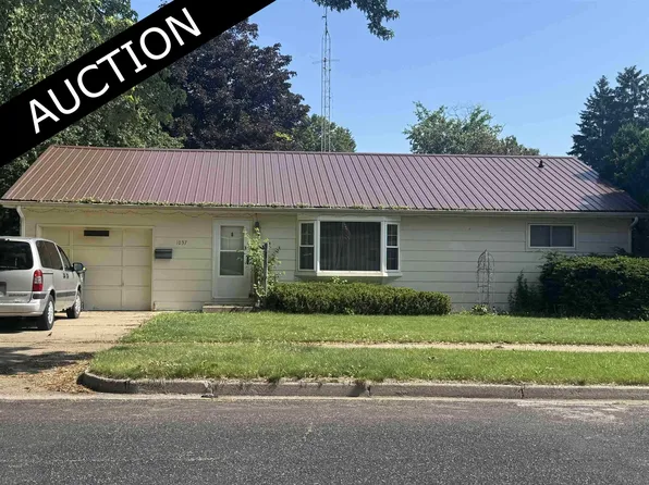 1037 Seymour St, Reedsburg, WI 53959