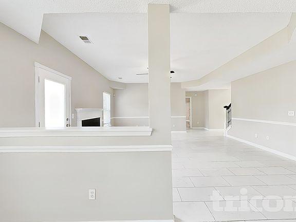 4th image of 904 Ambeau Cir