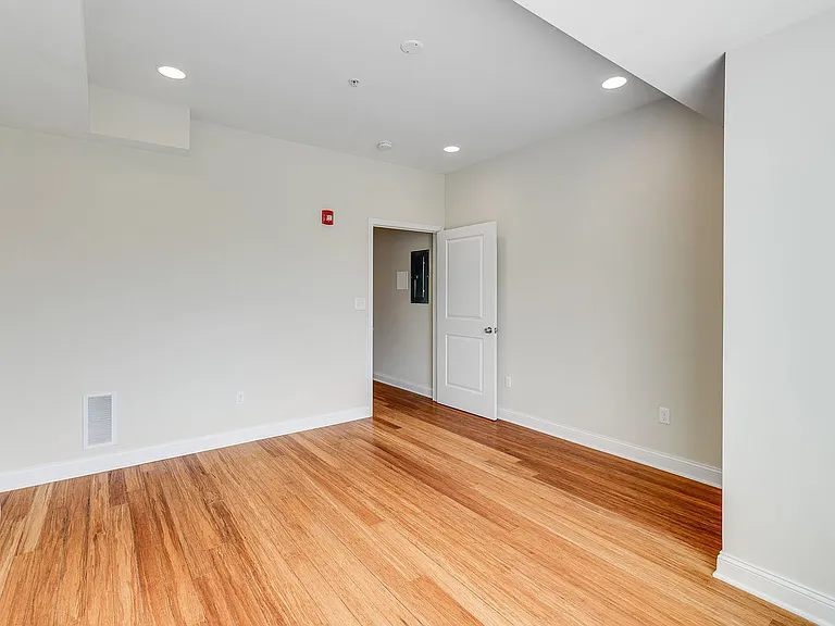 1633 Carpenter St #C — Photo 8