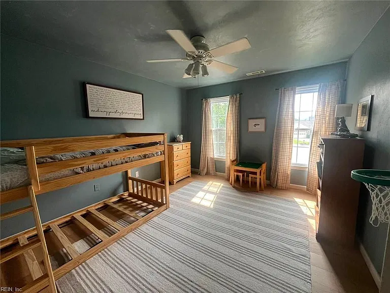 2505 Castle Hill Ct — Photo 17