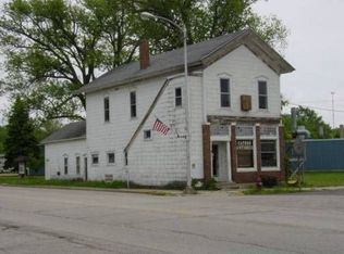 105 N 4th St, Capron, IL 61012