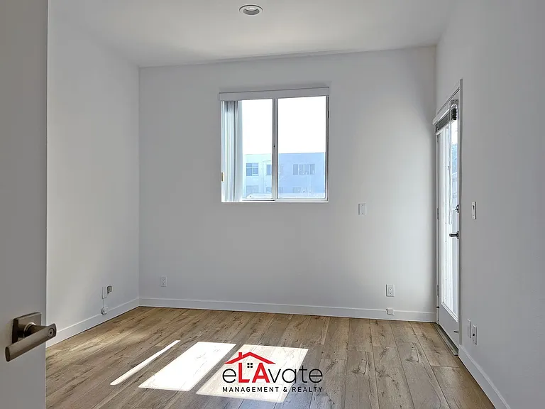 14515 Dickens St. — Photo 14