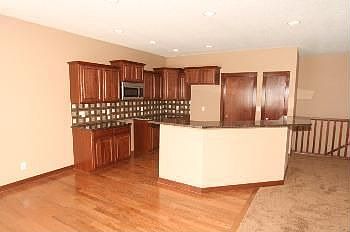 3rd image of 1010 E Madison Ave