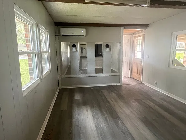 409 Daugherty St #1/2 — Photo 4