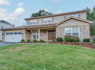 593 Stuart Dr, Carol Stream, IL 60188