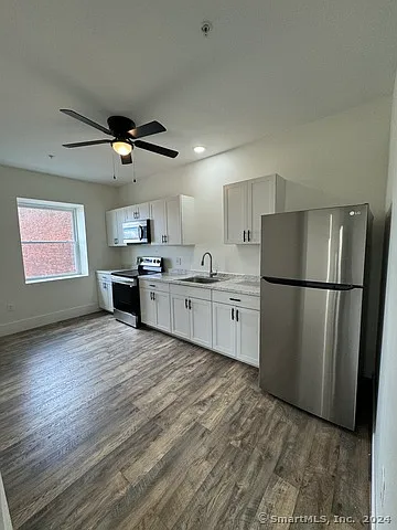 61 Colony St Photo 1