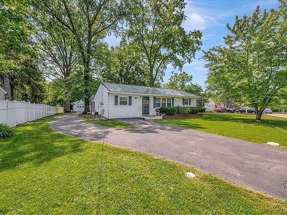 3rd image of 1019 Anthony Ln