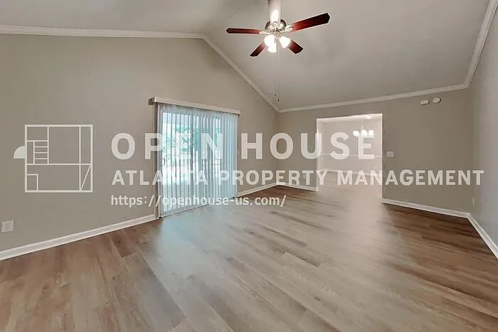 4 bed, 2.5 bath, 2496 sqft, $2,475 — Photo 3