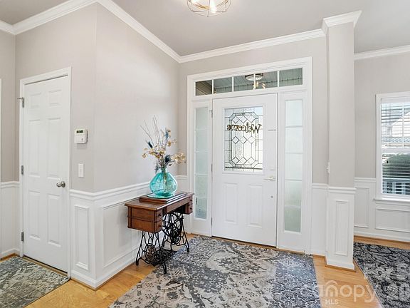 4th image of 306 Rose Garden Ct