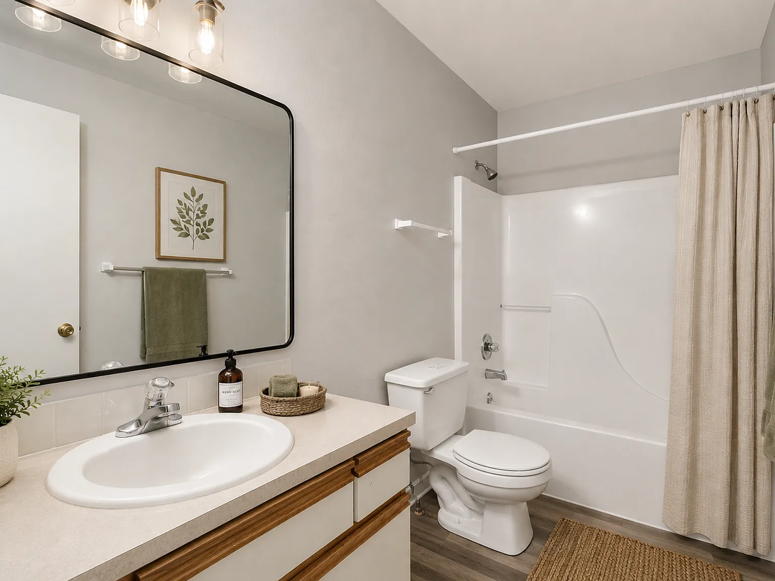 1919 11th Avenue | 1, 3 & 4 Bedroom Apartments Near UNC — Photo 3