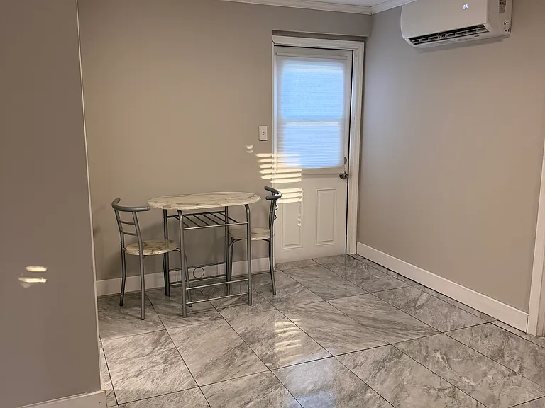 4020 Lincoln St — Photo 3