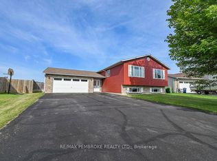 8 Greenvale Cres, Petawawa, ON K8H3S2