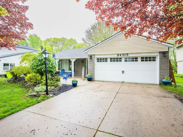 24315 Pinecrest St, Novi, MI 48375