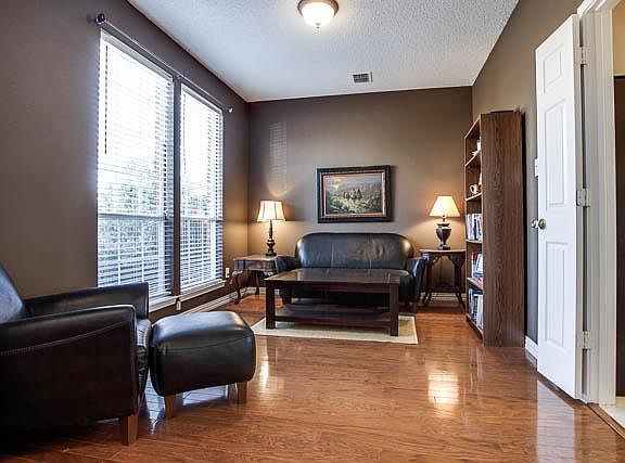 4th image of 11305 Oxford Pl