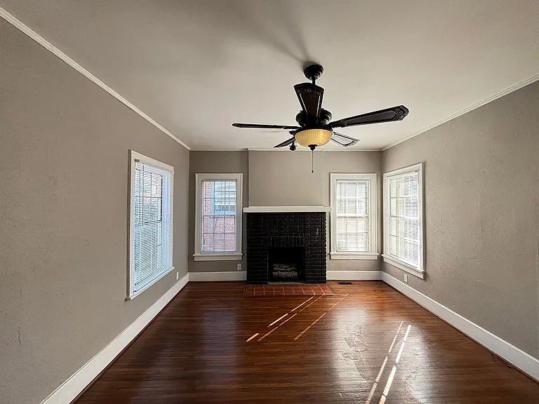 3523 W Markham St — Photo 3