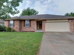 1113 N Hutchinson Ave, Springfield, MO 65803