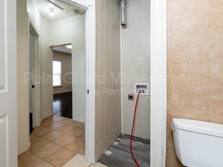 1827-1829 W Walker St #2 — Photo 18