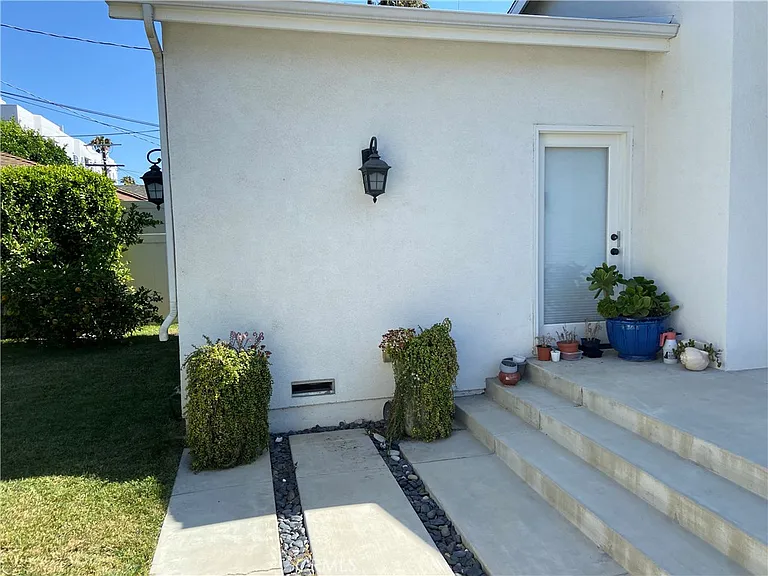 4470 Stansbury Ave — Photo 51