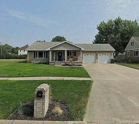 2nd image of 712 E Benton St