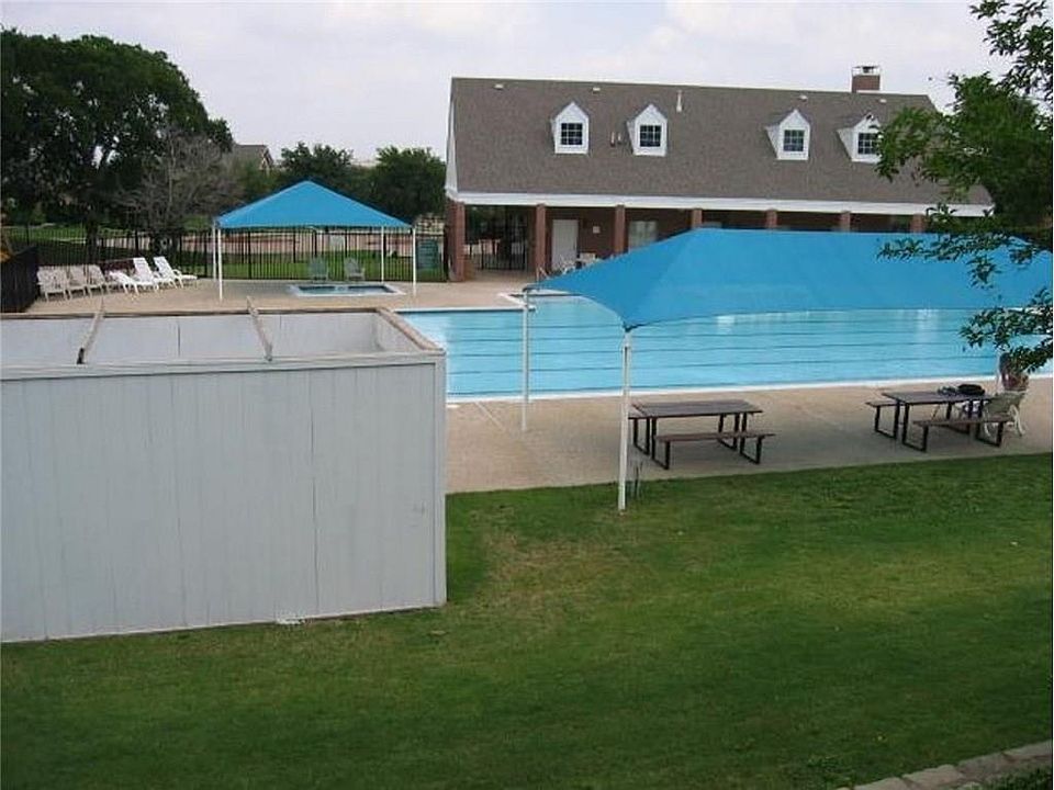 2nd image of 429 Crestview Point Dr