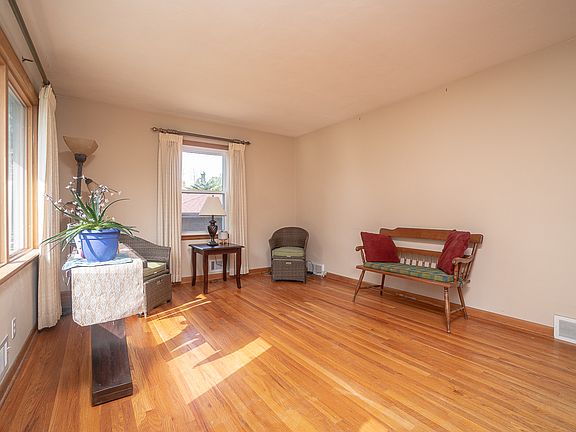 3rd image of 3316 Thelma St