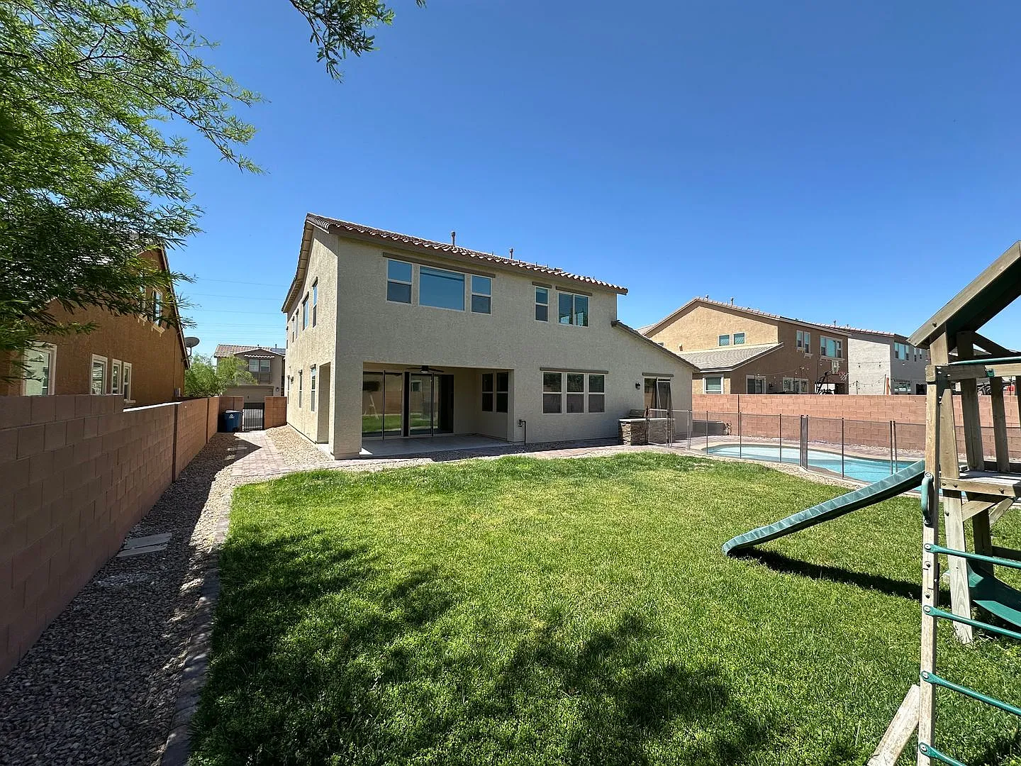 Spacious House — Photo 3