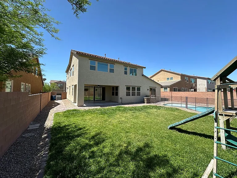 816 Bluebird Hill Ave — Photo 3