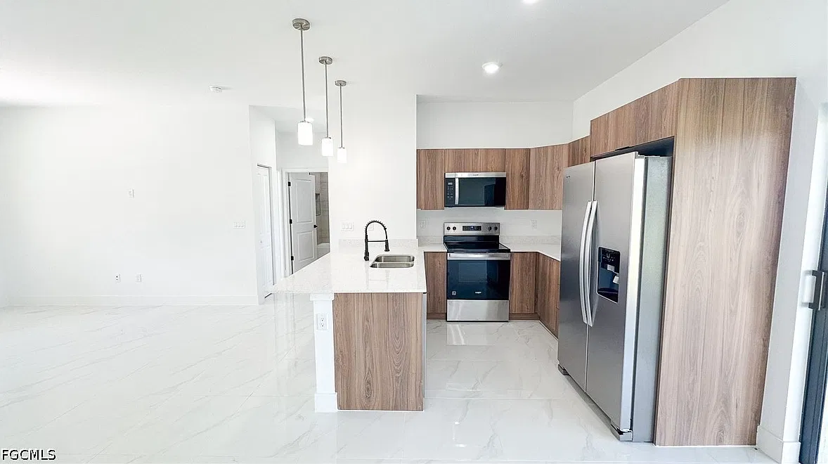 3 bed, 2.0 bath, 1294 sqft, $1,830 — Photo 4