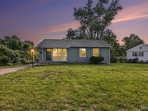 9800 Scottdale Dr, Saint Louis, MO 63136