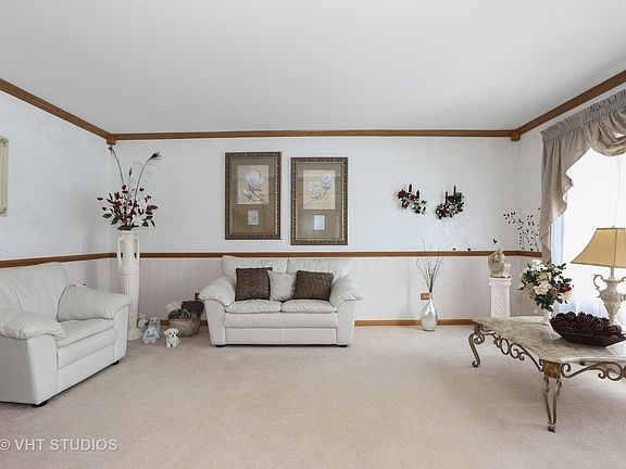 4th image of 9213 Spruce Ln