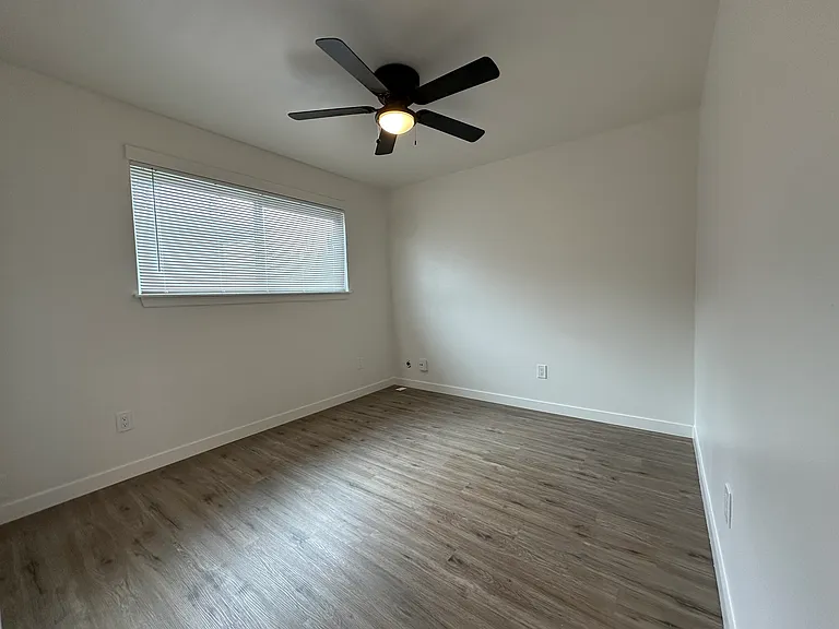 583 Johnston St — Photo 6