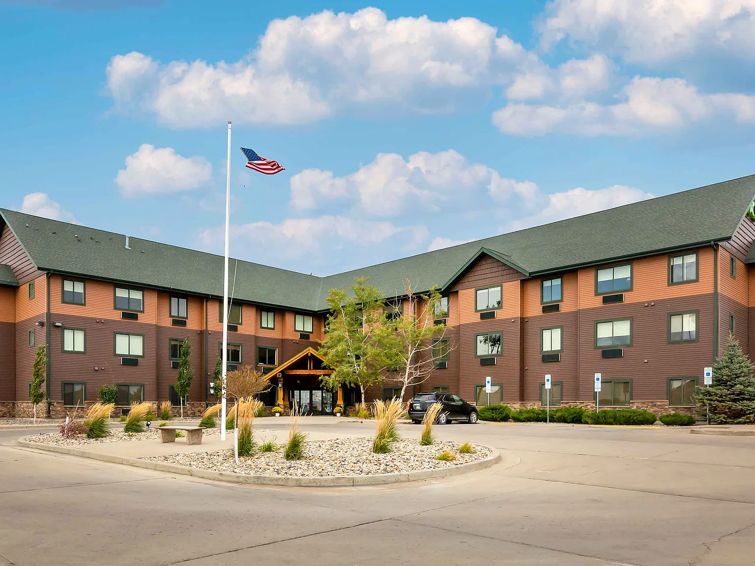 Minot — Photo 1