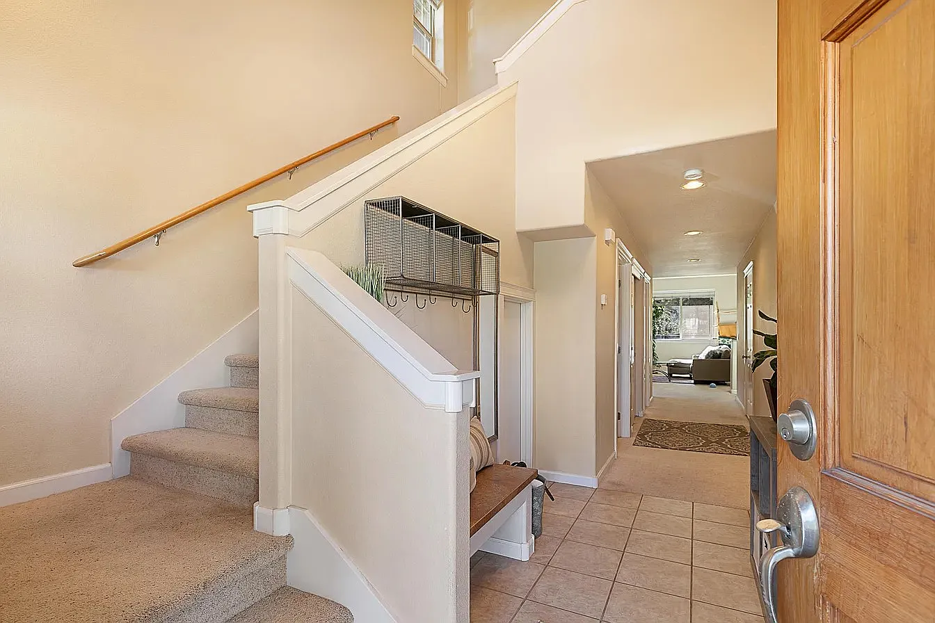 2 bed, 2.5 bath, 1300 sqft, $2,500 — Photo 2