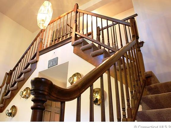 2 Level Entrance/Foyer.