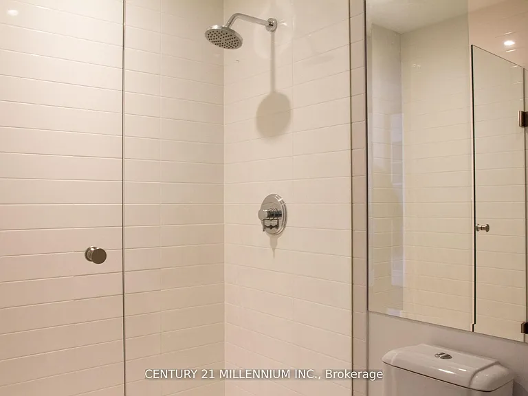 388 Yonge St #7002 — Photo 8