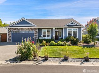 121 Petal Ln, Sequim, WA 98382