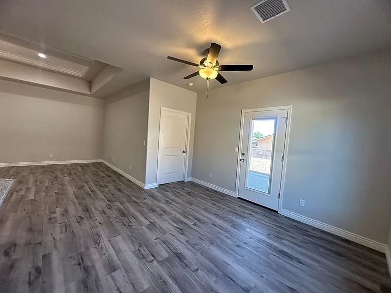 2743 Chambers Ave — Photo 55
