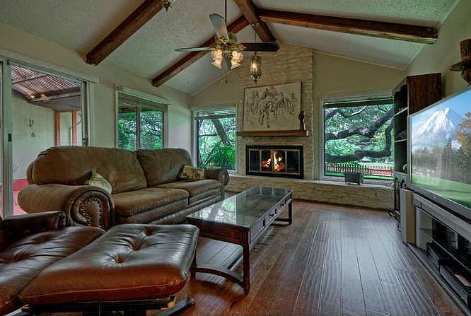 1st image of 8901 Balcones Club Dr