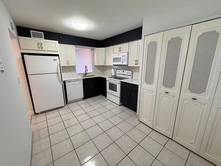 4570 NW 18th Ave #605 — Photo 5