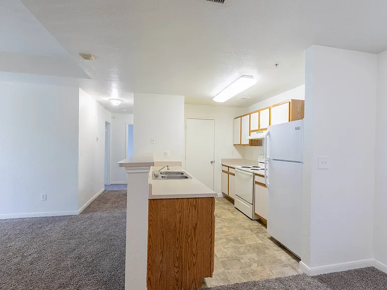 Sterling Park Apartments — Photo 31