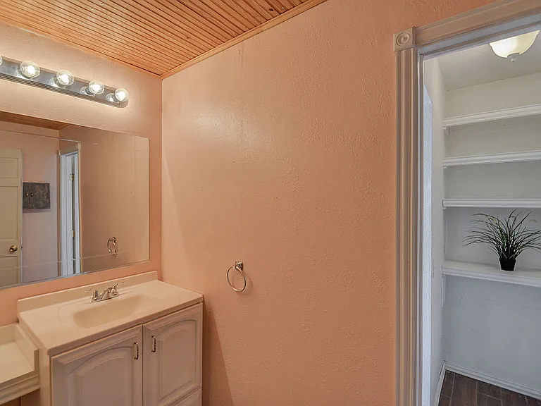 9800 Craford Ct — Photo 29