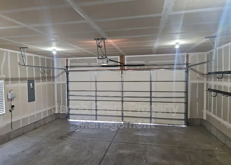 3908 Brighton Cir — Photo 12