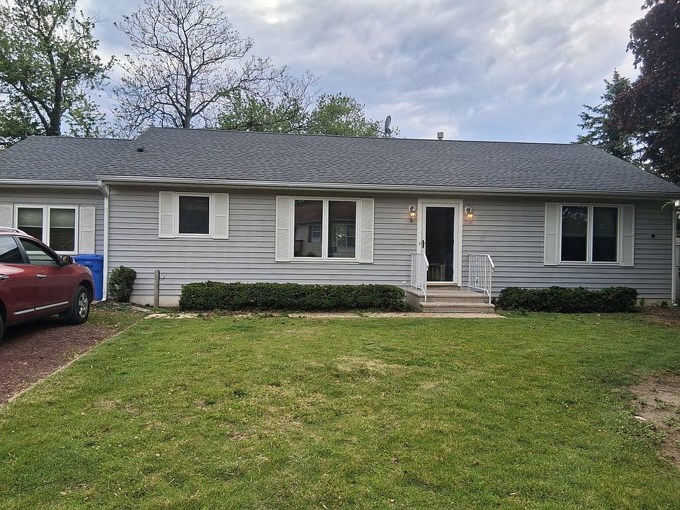 1st image of 9 Piegan Ln