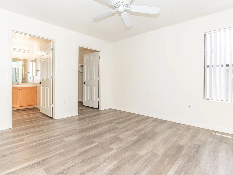 Indigo Pointe Apartments — Photo 26