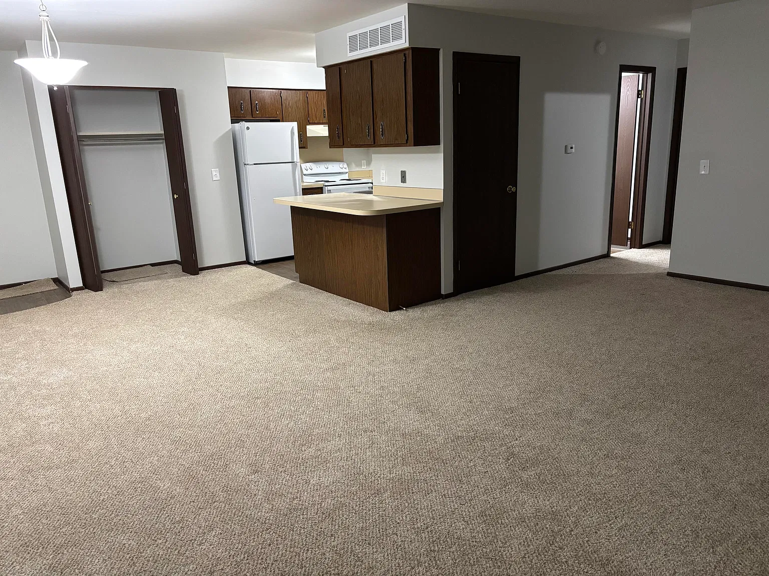 2 bed, 1.5 bath, 8940 sqft, $1,200 — Photo 3