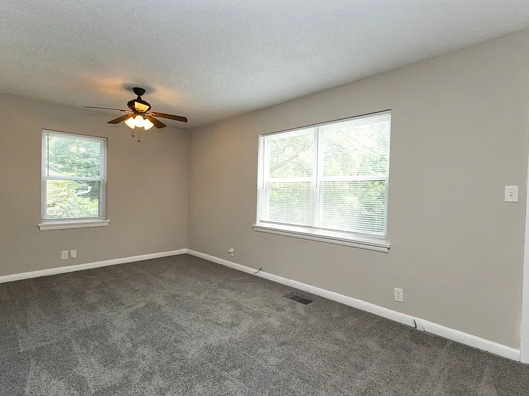 305 Sunrise Ln #B — Photo 6