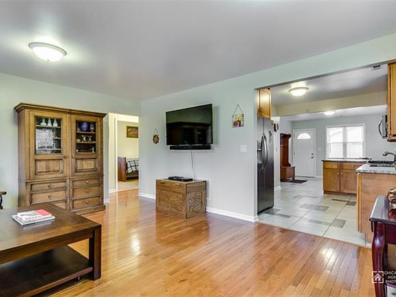 3rd image of 2109 Emerson Ave