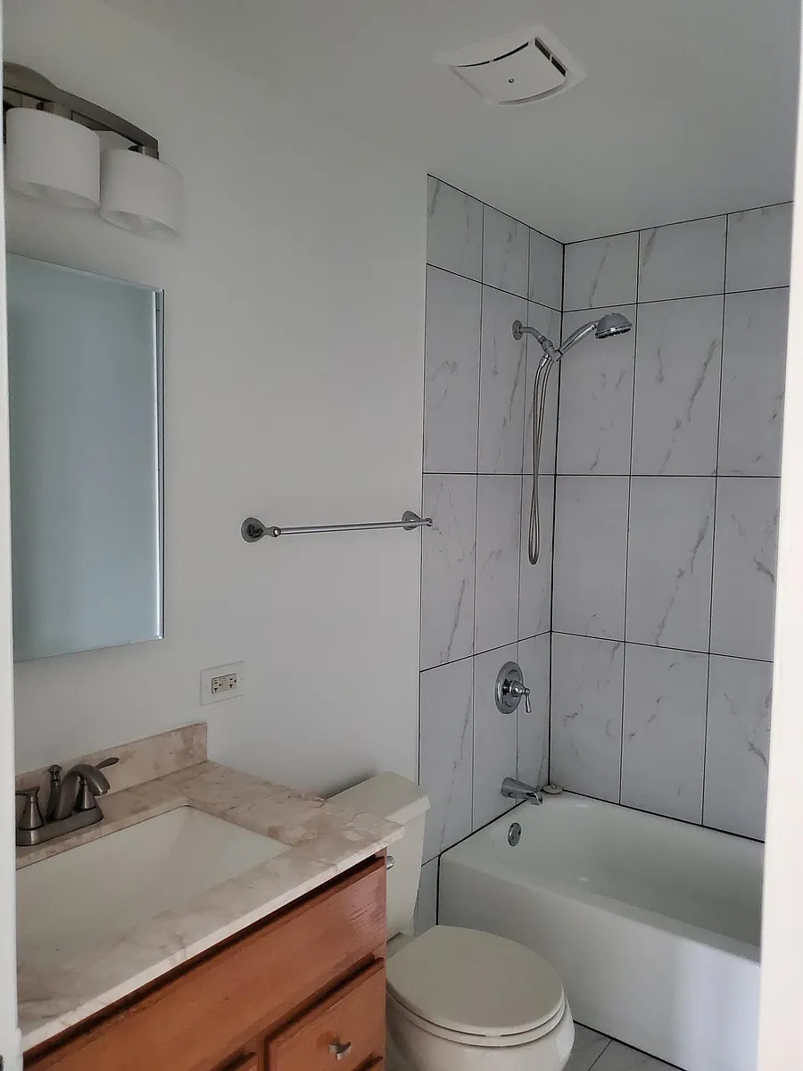 Building Photo - 5778 S Archer Ave #2