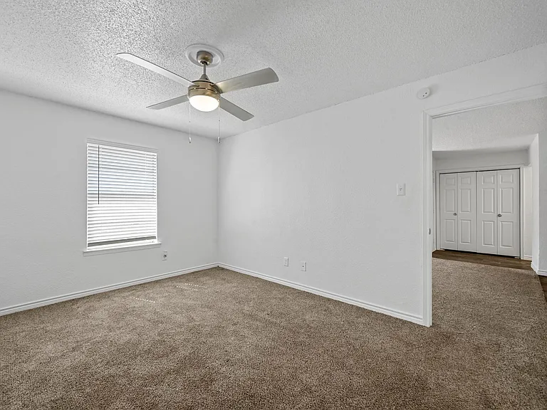 Spacious bedrooms or office space