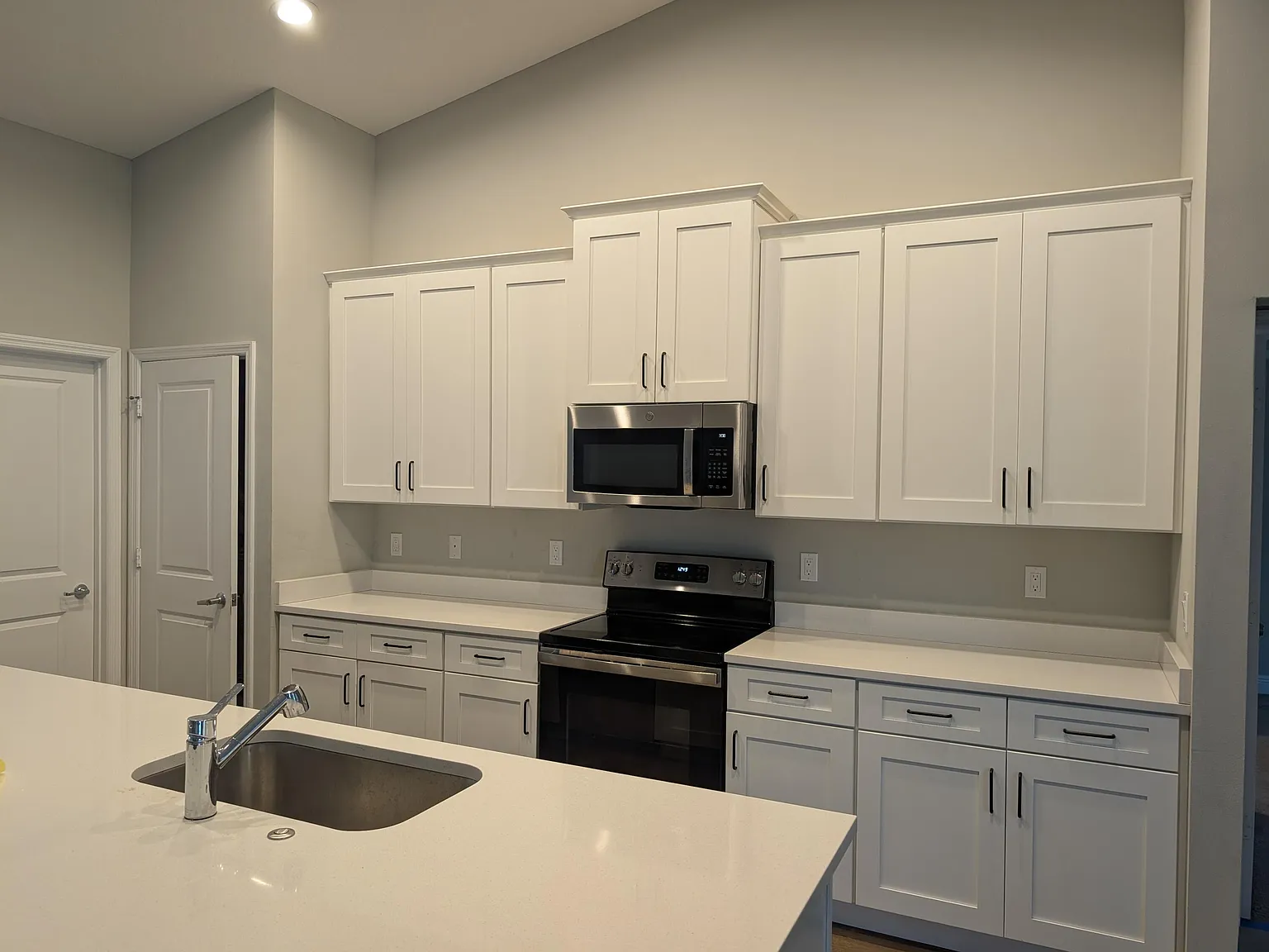 4 bed, 2.0 bath, 2050 sqft, $2,950 — Photo 4